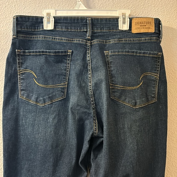 Levi totally shaping bootcut jeans size 33X32 - Picture 4 of 7